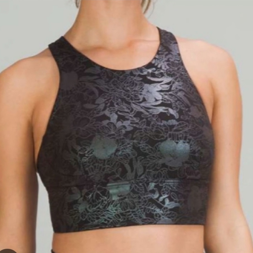 Lulu lemon crop in foil flowers
